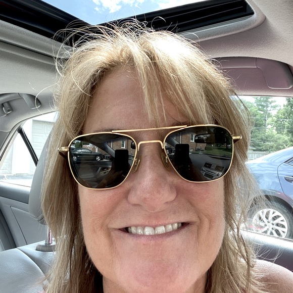 Meet your Posher, Erica - Picture 1 of 2